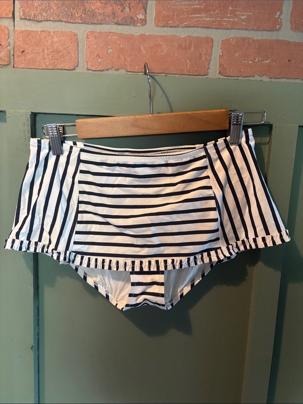 Tory Burch Black & White Striped Women’s Shorts Set - Picture 3 of 6